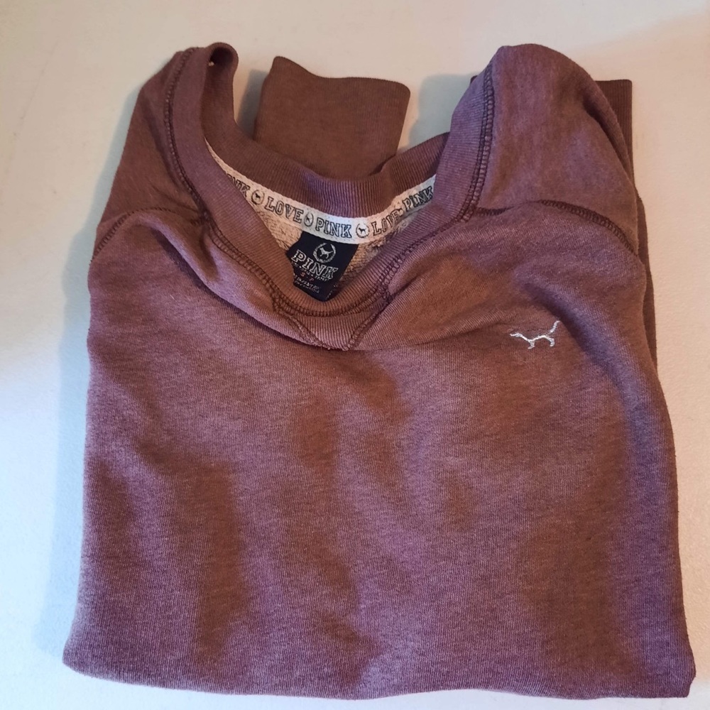 VS pink pullover